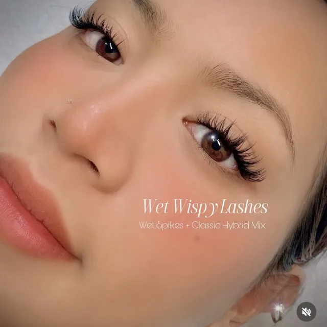 Wet wispy lashes from the Elegant Lashes Instagram portfolio